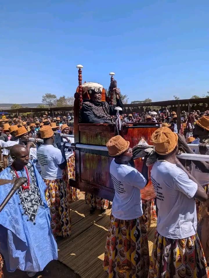 Senior Chief Kasempa carried on the royal palanquin before a gathered crowd